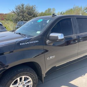 2019 Chevrolet SILVERADO 1500 LT 照片 2