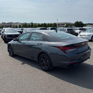 صورة 5 لـ 2023 Hyundai ELANTRA SEL