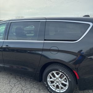 CHRYSLER PACIFICA TOURING L - 6