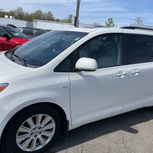 TOYOTA SIENNA - 2