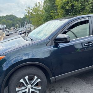 2018 Toyota RAV4 LE 照片 2