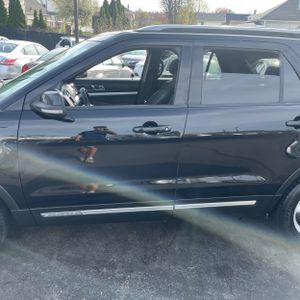 FORD EXPLORER XLT - 4