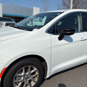 Chrysler Pacifica Touring L - 2