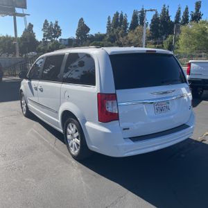 CHRYSLER TOWN AND COUNTRY TOURING - 5