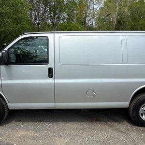 CHEVROLET EXPRESS 2500 - 4