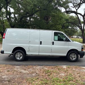 CHEVROLET EXPRESS 2500 - 10