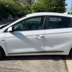 HYUNDAI IONIQ HYBRID SEL - 4