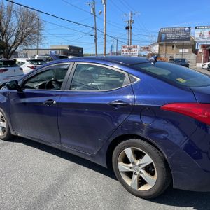 HYUNDAI ELANTRA GLS - 6