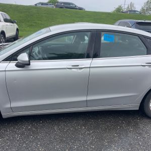 FORD FUSION SE - 4
