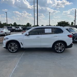صورة 3 لـ 2021 BMW X5 XDRIVE45E