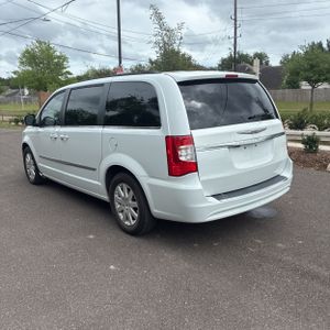 CHRYSLER TOWN AND COUNTRY TOURING - 5