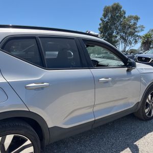 2023 Volvo XC40 B5 ULTIMATE DARK THEME thumbnail 11