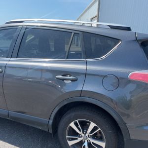 2017 Toyota RAV4 XLE — фото 6