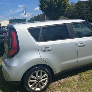 2018 KIA SOUL + 照片 6