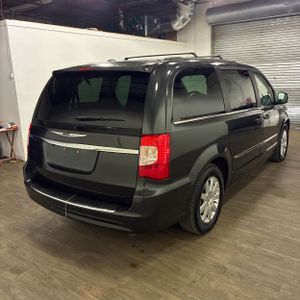 CHRYSLER TOWN & COUNTRY TOURING L - 8