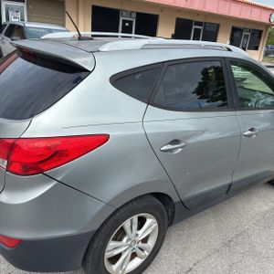 HYUNDAI TUCSON LIMITED - 9