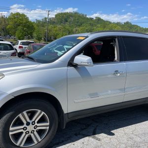 CHEVROLET TRAVERSE LT - 2