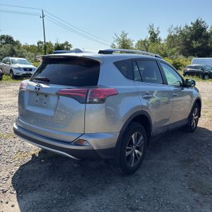 صورة 6 لـ 2016 Toyota RAV4 XLE