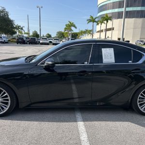 صورة 4 لـ 2025 Lexus IS 300 BASE