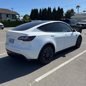 TESLA MODEL Y LONG RANGE - 8