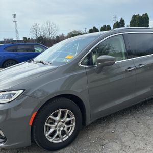 CHRYSLER PACIFICA TOURING L - 2