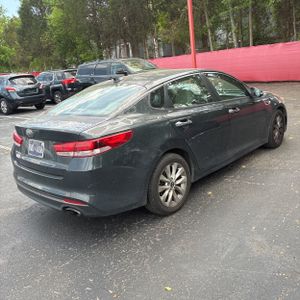 KIA OPTIMA LX - 8