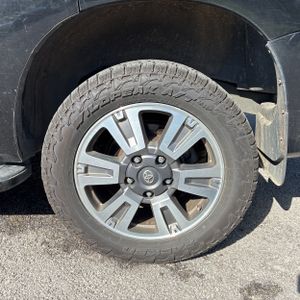 2010 Toyota SEQUOIA PLATINUM 照片 18