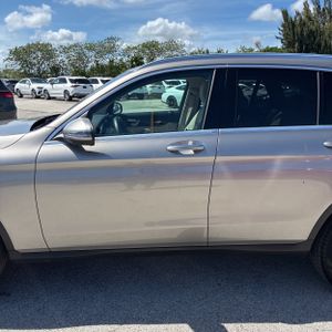 MERCEDES-BENZ GLC - 4