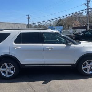 FORD EXPLORER XLT - 10