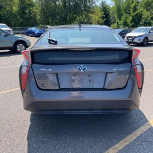 صورة 7 لـ 2017 Toyota PRIUS THREE