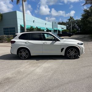 2025 BMW X5 M60I — фото 10