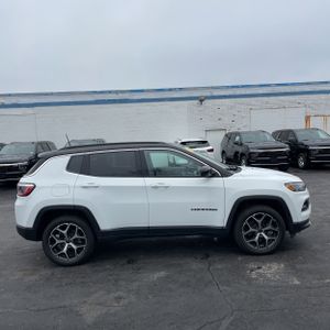 JEEP COMPASS LIMITED 4X4 - 10