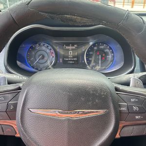 2015 Chrysler 200 S — миниатюра 38