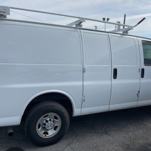CHEVROLET EXPRESS 2500 - 9