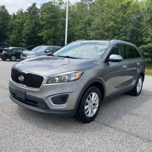 2017 KIA SORENTO LX photo 1