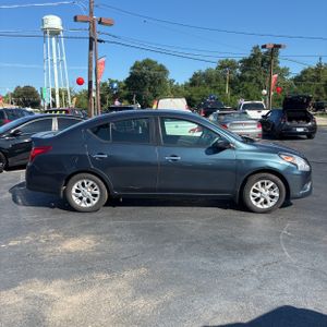 2017 Nissan VERSA SV photo 10