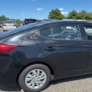 صورة 9 لـ 2017 Hyundai ELANTRA SE