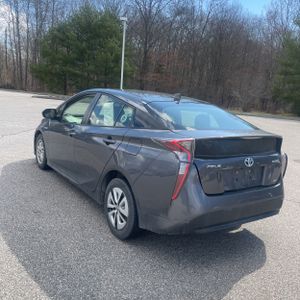 Toyota Prius Two Eco - 5