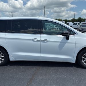2024 Chrysler PACIFICA TOURING L — миниатюра 11