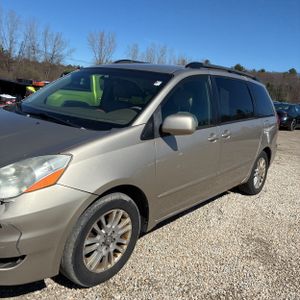 TOYOTA SIENNA - 2