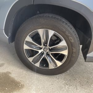 2022 Toyota HIGHLANDER XLE thumbnail 16
