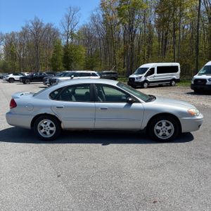 FORD TAURUS SE - 10