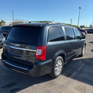 CHRYSLER TOWN AND COUNTRY TOURING - 8