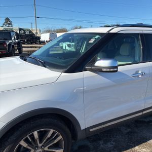 FORD EXPLORER PLATINUM - 2