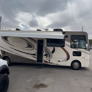 FORD F-53 MOTORHOME CHASSIS - 10