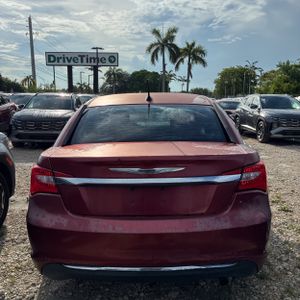 صورة 6 لـ 2013 Chrysler 200 LX