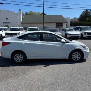 HYUNDAI ACCENT GLS - 10