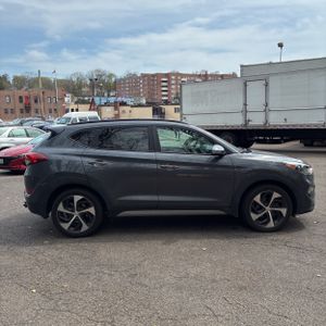 HYUNDAI TUCSON LIMITED - 10
