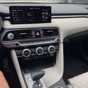 2023 Genesis G70 3.3T STANDARD — миниатюра 38