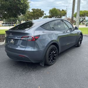 TESLA MODEL Y LONG RANGE - 8